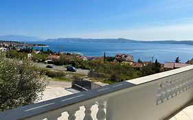 Apartments Lescanec